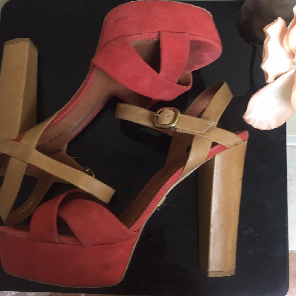 Pour La Victoire Cuoio peach/ tan high heels